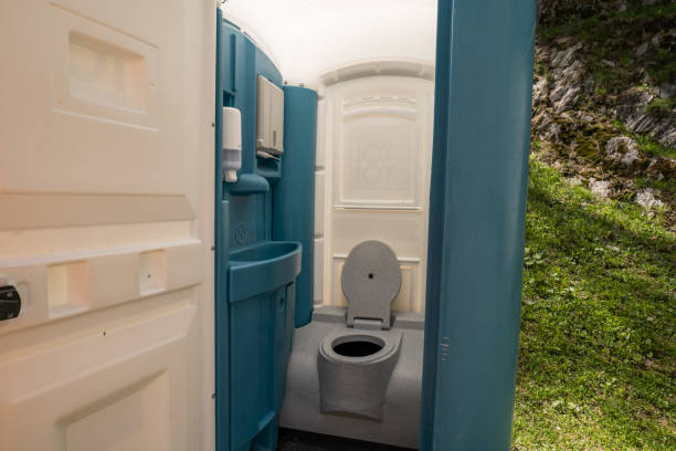 Porta potty rental for outdoor events in Lake Sherwood, CA